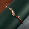Pulsera de Hilo Rojo con Pez Koi para Mujer, Pulsera de Verano 2024, Regalo para Mejor Amiga o Novia, Joyería Tejida Única con Circonia