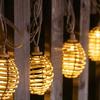 Pantalla de lámpara de ratán con lazo de color de fábrica, imitación de ratán, lámpara LED de bambú PE, cadena de accesorios colgantes, decoración de ambiente de jardín al aire libre