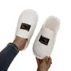 Nuevas zapatillas de felpa de algodón silenciosas para mujer para el hogar, transfronterizas, para otoño e invierno, zapatillas cálidas posparto, ajuste holgado, disponibles para dropshipping de pedidos pequeños