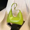 Bolsa de couro PU de alta qualidade, nova bolsa de ombro casual e estilosa para mulheres, bolsa de axila simples, bolsa de mão da moda, bolsa em forma de crescente