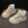 Zapatos de plataforma de caña alta con suela gruesa para mujer 2026 nuevo estilo de invierno forrados de felpa que aumentan la altura zapatos blancos zapatillas versátiles y elegantes para mujer