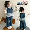 Conjunto de tres piezas de mezclilla de doble botonadura estilo coreano para niñas, nueva colección primavera/otoño 2026, atuendo moderno y elegante para niñas pequeñas