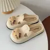 Chinelos femininos semi-cobertos para uso externo, novos 2026 primavera e outono slip-on cartoon fofo antiderrapante estilo Birkenstock sandálias para mulheres