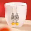 Yuebao Jewelry Ámbar Plata de Ley S925 Cuentas Redondas Orquídea Vintage Estilo Chino Gota de Agua Pendientes de Gancho Nicho Venta al por Mayor