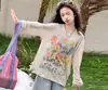 Camiseta Estilo Relaxado com Estampa Graffiti Solta Estilosa de Manga Longa para Meninas Verão Nicho Chique Moda Proteção Solar Cover-up Tendência