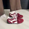 Nueva colección de otoño de zapatos de mujer para aumentar la altura, zapatillas con cordones estilo coreano, zapatillas de entrenamiento alemanas, modelo 2026, zapatillas de moda con cordones