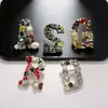 Nuevo Broche de Letra Transfronteriza para Mujer, Broche Personalizado de Lujo de Alta Gama, Elegante Broche Decorativo para Suéter y Traje