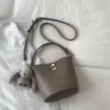 Bolsos Pequeños de Alta Gama de Moda para Mujer Este Año 2026 Nuevo Versátil Retro Hombro Cruzado Bolso Madre-Hija Bolso Cubo Moda