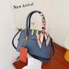 Bolso de Mano Versátil de Nicho Nuevo 2026 para Mujer, Bolso Cruzado Tipo Concha con Pañuelo de Seda, Mismo Estilo que en los Centros Comerciales, Bolso Elegante para Mujer