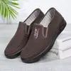Sapatos de Pano Old Beijing Masculinos Primavera/Verão 2024 Novo Estilo Meia-idade e Idosos Slip-on Sapatos de Pai Solado Macio Leves de Lona para Homens