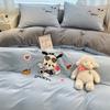 Conjunto de Roupa de Cama Quatro Peças em Algodão Lavado Bordado Fresco e Simples, Ultra Macio, Adequado para Dormir Nu, Inclui Lençol de Cima, Capa de Edredom e Lençol de Elástico, Conjunto de Três Peças para Estudantes