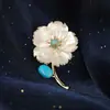 Fábrica Dilixue selecciona estrictamente broche de flor de concha de agua de mar de alta calidad corsage de piedra Emperador retro regalo festival 38
