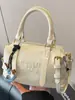 Bolso Satchel Casual para Viajero Urbano Bolso Boston para Mujer Verano 2025 Nueva Textura Letra en Relieve Bolso Bandolera