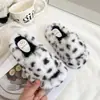 Moda Infantil Estampa de Leopardo Roupa Externa Sapatos Peludos 2026 Inverno Novo Solado Macio Bico Fechado Chinelos de Algodão Versáteis Chinelos Birkenstock