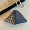 Presilha Triangular de Couro Xadrez Azul Coreana para Mulheres, Presilha Grande de Tubarão de Alto Padrão na Parte de Trás da Cabeça, Presilha Elegante para Faixa de Cabelo