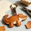 Llavero con Etiqueta de Cuero PU Cruzada Colgante de Cuero Personalizado Accesorios Etiqueta de Cuero Llavero con Textura en Relieve Anti-Cuero