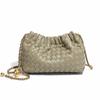 Bolsa Nuvem Estilo Chanel Bolsa de Palha Corrente Retrô Bolsa Bolinho Plissada Pequena Bola Dourada Transversal Bolsa para Celular Bolsa de Corrente Feminina