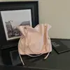 Bolsos transfronterizos de moda 2026 nuevos bolsos de hombro con cadena otoño/invierno bolsos cruzados tipo cubo de moda nicho