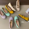 Sapatos rasos femininos estilo coreano francês, brisa suave de noite, moda primavera-verão 2025, sapatos Mary Jane com fivela de metal
