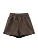 Novos estilos de outono e inverno: shorts femininos de couro com cintura elástica, adequados para baixinhas, modernos e casuais, feitos de couro PU, cintura alta, modelagem afinar e perna larga