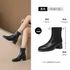 Botas de Cano Curto Retro Aogushi Deng Femininas 2026 Novo Bico Quadrado Salto Bloco Fino Estilo Britânico Xinjiang Viagem Botas Martin