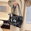 Bolso plisado casual para mujer 2025 Nuevo estilo coreano de gran capacidad con rayas, bandolera texturizada de moda, bolso pequeño fresco para mujer
