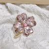 Broche de estilo coreano con incrustaciones de diamantes, nicho de alta gama, aleación de temperamento, hebilla de toalla de seda, abrigo, ramillete de perlas, accesorios de ropa