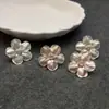 Brincos Elegantes em Formato de Flor Pétala Estilo Francês para Mulheres, Design de Nicho da Moda com Senso de Design e uma Vibe de Luxo Leve