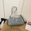 Bolso de axila de moda estilo remache simple para mujer, nueva colección otoño 2026, moderno y chic, con un diseño único, adecuado para llevar al hombro o cruzado