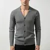 Nuevo suéter de jacquard de moda para hombre de otoño e invierno, chaqueta cárdigan tejida casual de cuello en V estilo coreano para hombres jóvenes