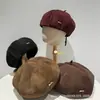 Sombrero de Equitación Negro Retro Estilo Japonés para Mujer, Hecho de Cuero y Terciopelo, Adecuado para Todas las Estaciones, Circunferencia de Cabeza Grande, Versátil, Elegante, Hace que el Rostro Parezca Más Pequeño, Sombrero de Ala Hacia Adelante para Otoño e Invierno