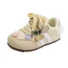 Zapatos de Entrenamiento Alemanes para Niñas con Adorno de Encaje de Nuevo Estilo, Zapatos A-Gan Estilo Flor de Cerezo Crema de Primavera, Tenis Lindos para Bebés Niñas