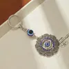 Llavero de animal con incrustaciones de diamantes lindo transfronterizo estilo étnico retro colgante para mochila teléfono móvil ojos azules colgante para coche