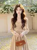 Vestido de terciopelo lujoso y elegante para mujer, nueva colección otoño/invierno 2026, estilo de alta gama, entallado a la cintura, adelgazante y moderno, vestido largo