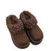 Pantuflas de pelo de una sola pieza con plataforma y aumento de altura para mujer, adecuadas para usar en exteriores, estilo nuevo 2006, otoño e invierno, forradas de felpa para mayor calidez, zapatos de algodón estilo Birkenstock de punta cerrada