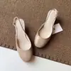 Sandalias de moda cerradas elegantes de cuero suave estilo francés retro para mujer, nuevo modelo de verano, simples y versátiles con correa trasera.
