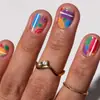 Uñas postizas estilo graffiti Memphis Dopamine, forma cuadrada corta, diseño geométrico de lunares y líneas en colores macaron, uñas artificiales