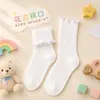 Nuevos calcetines blancos de encaje para niños, estilo ultra-hada, hasta la pantorrilla, suaves, cómodos, delicados, sencillos, versátiles, para bebé, disponibles para venta al por mayor