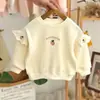 Sudadera de Niña para Primavera y Otoño Moda Bebé Niños Personalizada Moderna Estilo Coreano Bordado de Fresa Manga Acampanada Linda Celebridad de Internet Top