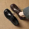 Sapatos Casuais de Couro Estilo Britânico com Cadarço Retro 2026 Novos Versáteis de Boca Rasa Tamanho Grande Salto Bloco 3.5cm Tendência