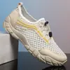 Tênis Esportivo de Verão para Homens, Casual de Malha Versátil com Sola Grossa Tendência Praia Vazado Novo Estilo Sapatos Respiráveis