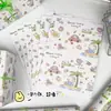 Una variedad de lindos papeles de regalo de dibujos animados para regalos navideños, materiales de embalaje para cajas de regalo, papel de regalo mixto de alta apariencia
