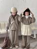 Conjunto de Suéter com Capuz Estilo Coreano Novo Outono/Inverno 2025 para Crianças Meninos e Meninas Conjunto de Duas Peças Calça de Suéter Retrô Tendência