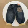 Jeans de Felpa para Niños 2026, Ropa de Invierno Engrosada, Pantalones Integrados de Lana de Cordero, Pantalones Largos Nuevos de Corte Amplio de Moda para Bebés