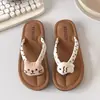 Stock Listo, Lindas Chanclas Planas de Corazón de Dibujos Animados para Mujer Verano Ropa de Exterior 2024 Nuevas Súper Calientes Antideslizantes