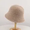 Nuevo sombrero de pescador de punto hueco de mezcla de lana para otoño e invierno para mujer, hace que la cara se vea más pequeña, versátil, cálido, sombrero tipo cubo de moda estilo coreano