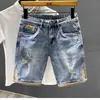 Novos Shorts Jeans Rasgados de Marca Fina de Luxo Tendência para Homens, Verão 2026, Shorts de Comprimento Médio com Retalhos, Calças de Cinco Pontos