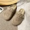 Sandalias Birkenstock estilo retro para mujer, colección otoño 2026, con lana, hebillas metálicas, un diseño casual y cómodo, adecuadas para uso en exteriores, y con estilo mule de punta cerrada