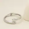 Pulsera Minimalista a Cuadros, Pulsera Transfronteriza Europea y Americana de Aleación Nueva, Moda de Nicho, Sensación de Alta Gama, Accesorio para la Mano, Accesorio para el Cabello