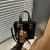 Bolso de hombro transfronterizo nuevo y moderno para el otoño de 2026, bolso cruzado de moda y versátil, elegante y práctico para ir al trabajo, bolso tipo cubo tote de alta calidad